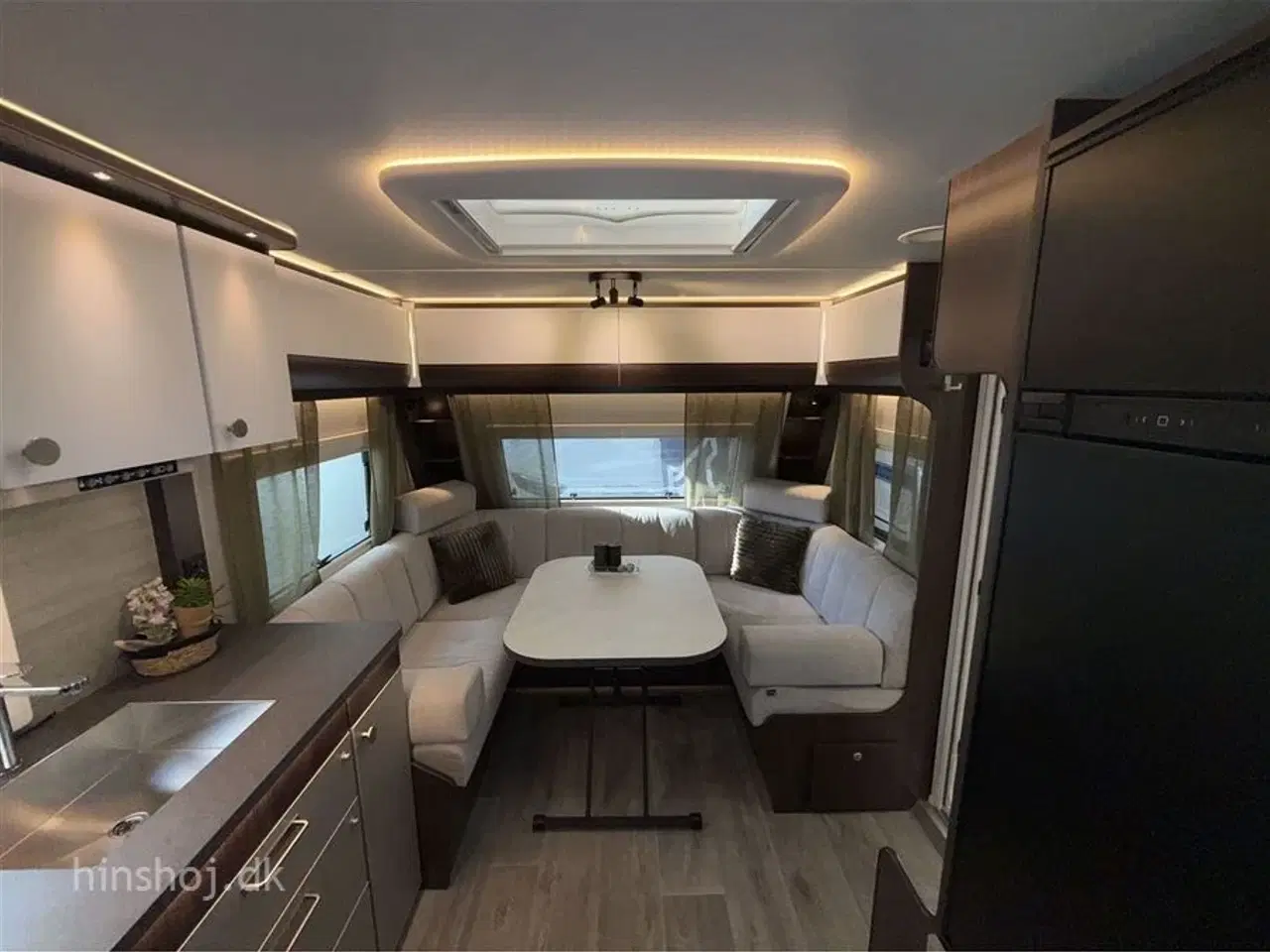 Billede 21 - 2026 - Polar Blueline 620 BQD   Luksus Polar vintervogn med en dejlig fritstående dobbeltseng fra Hinshøj Caravan