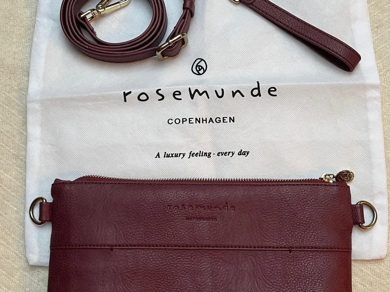 Billede 1 - Crossbody i bordeaux fra Rosemunde