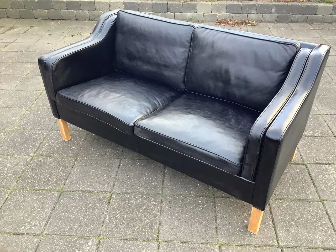 Billede 2 - Læder sofa klassisk model 