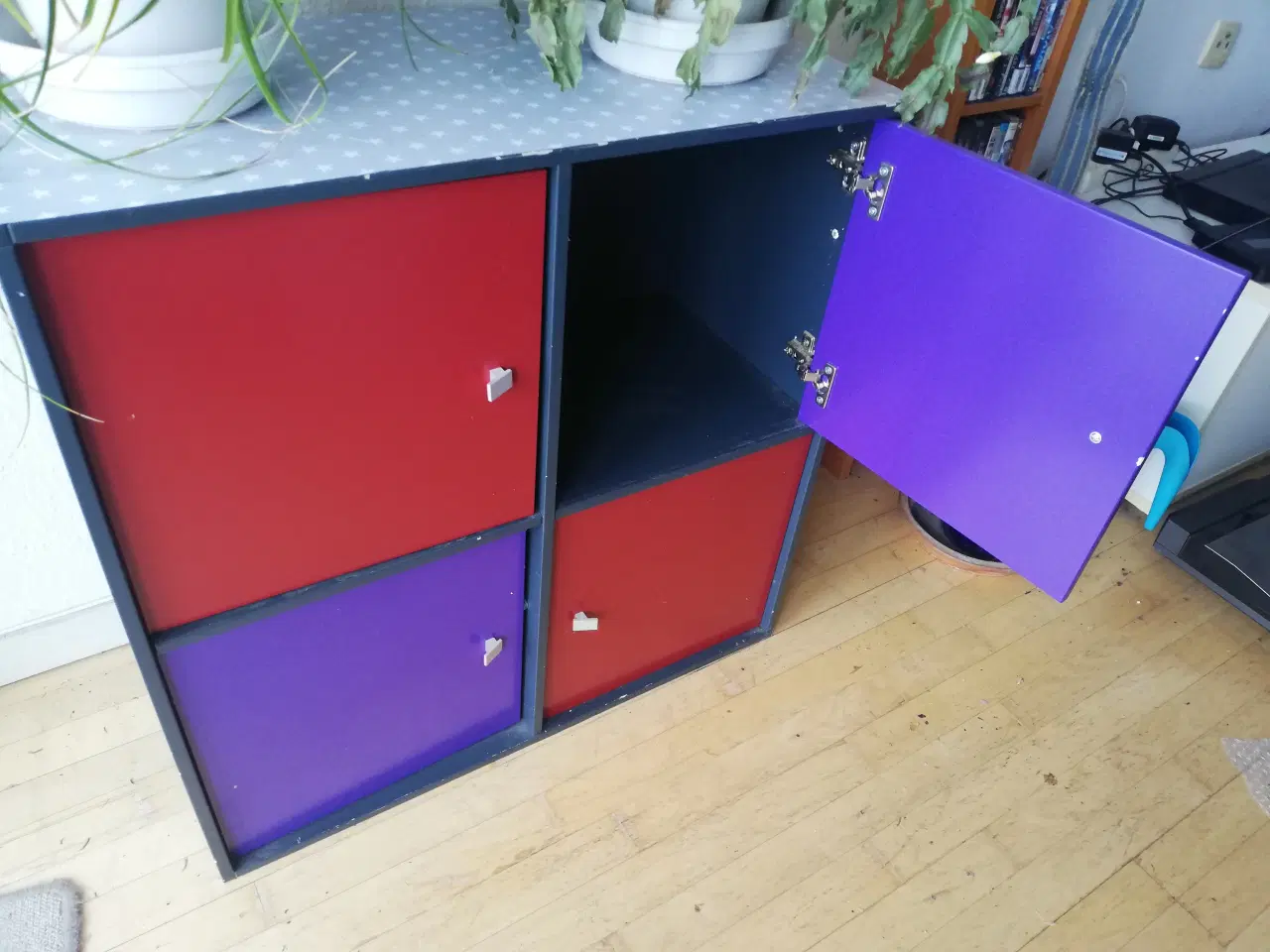 Billede 2 - Reol med 4 låger "Montanalignende"