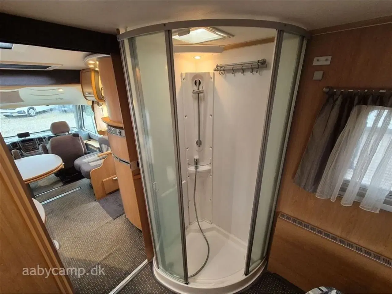 Billede 18 - 2009 - Bavaria   solceller. batteri. markise. Alde centralvarme. Anhængertræk. A/C. Queensbed. Partikelfilter. hydrauliske støtteben.   SÆLGES KUN TIL CVR !!!
