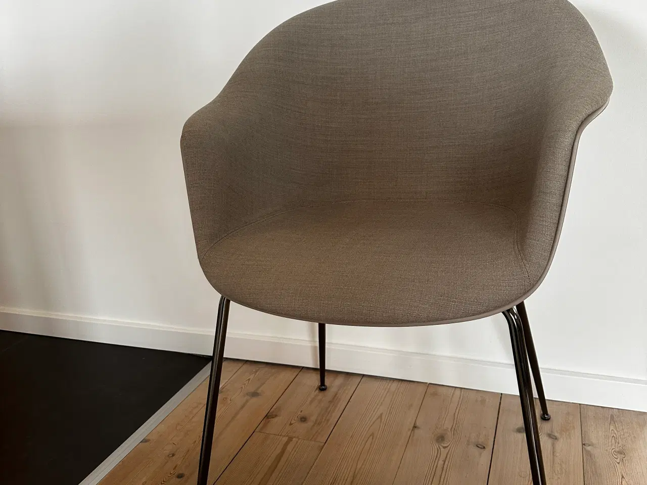 Billede 3 - 4xGubi Bat Dining Chairs