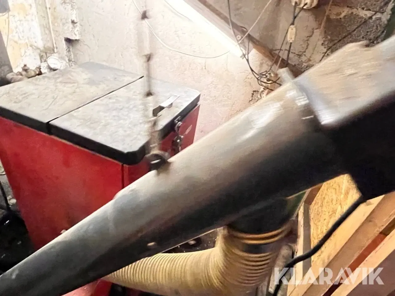 Billede 5 - Pillefyr med silo og skorsten