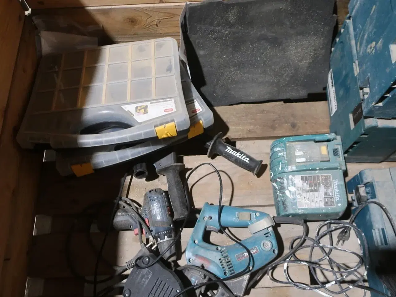 Billede 5 - Palle med div. Håndværktøj MAKITA samt værktøjskasser m.m.