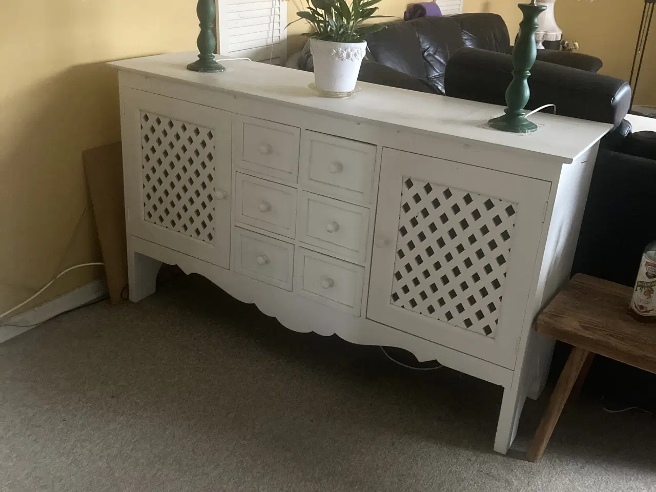 Billede 2 - Romantisk skænk m. flotte gitterlåger & udskæring