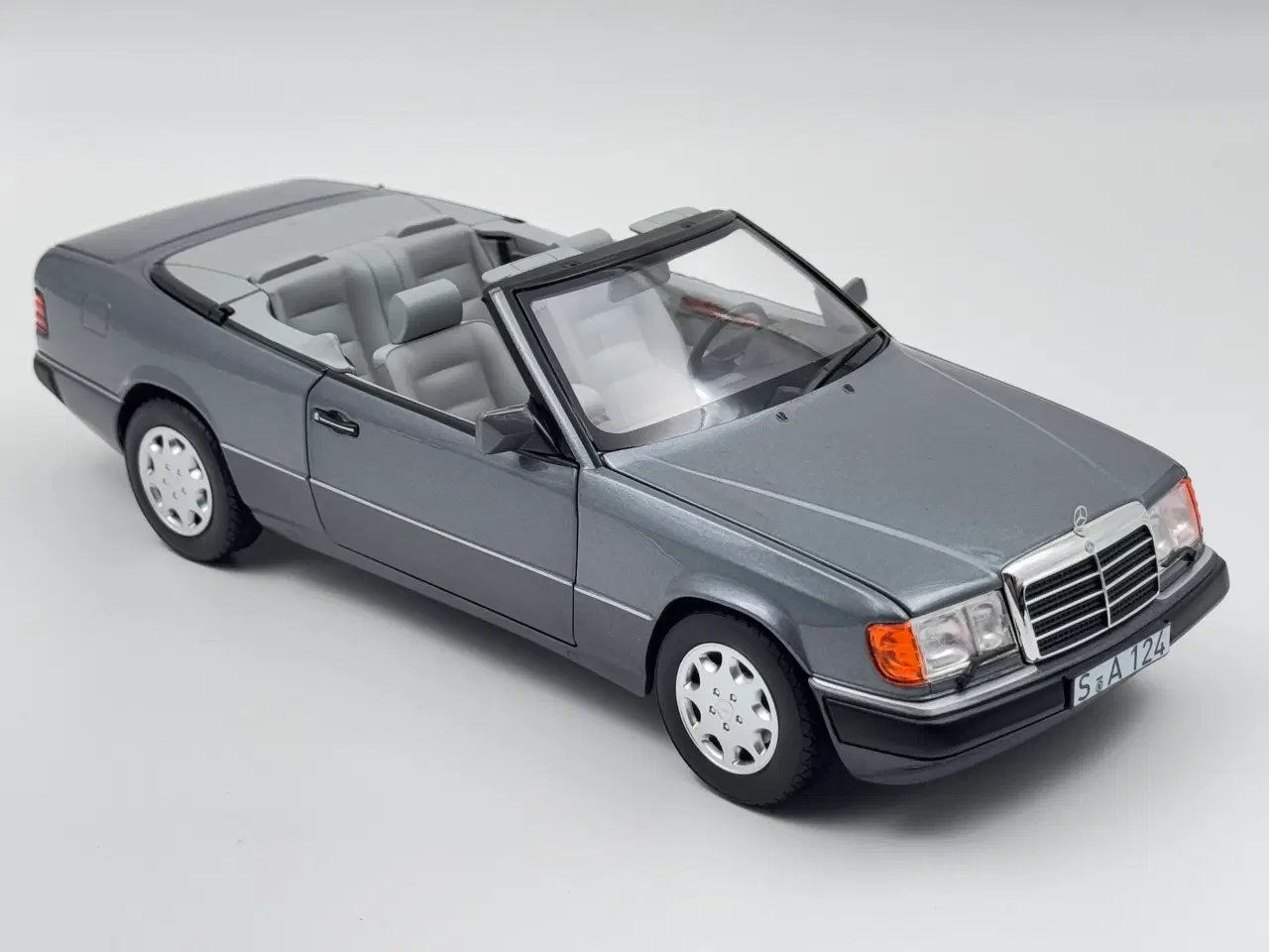 Billede 3 - 1991 Mercedes 300 CE-24 Cabriolet 1:18