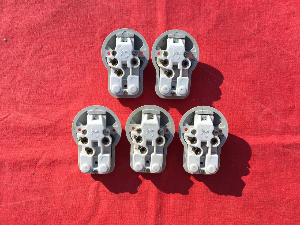 Billede 2 - Et pol stikkontakter fra LK