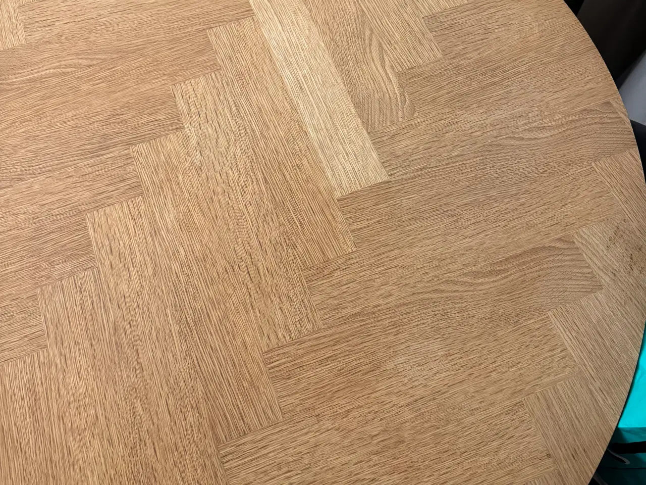 Billede 4 - Rundt spisebord med sildebensmønster