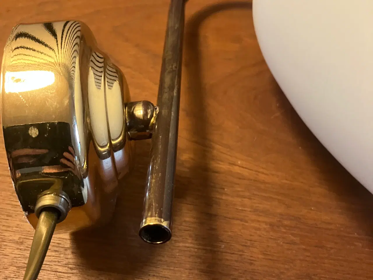 Billede 5 - Væglampe med opal glasskærm og messing