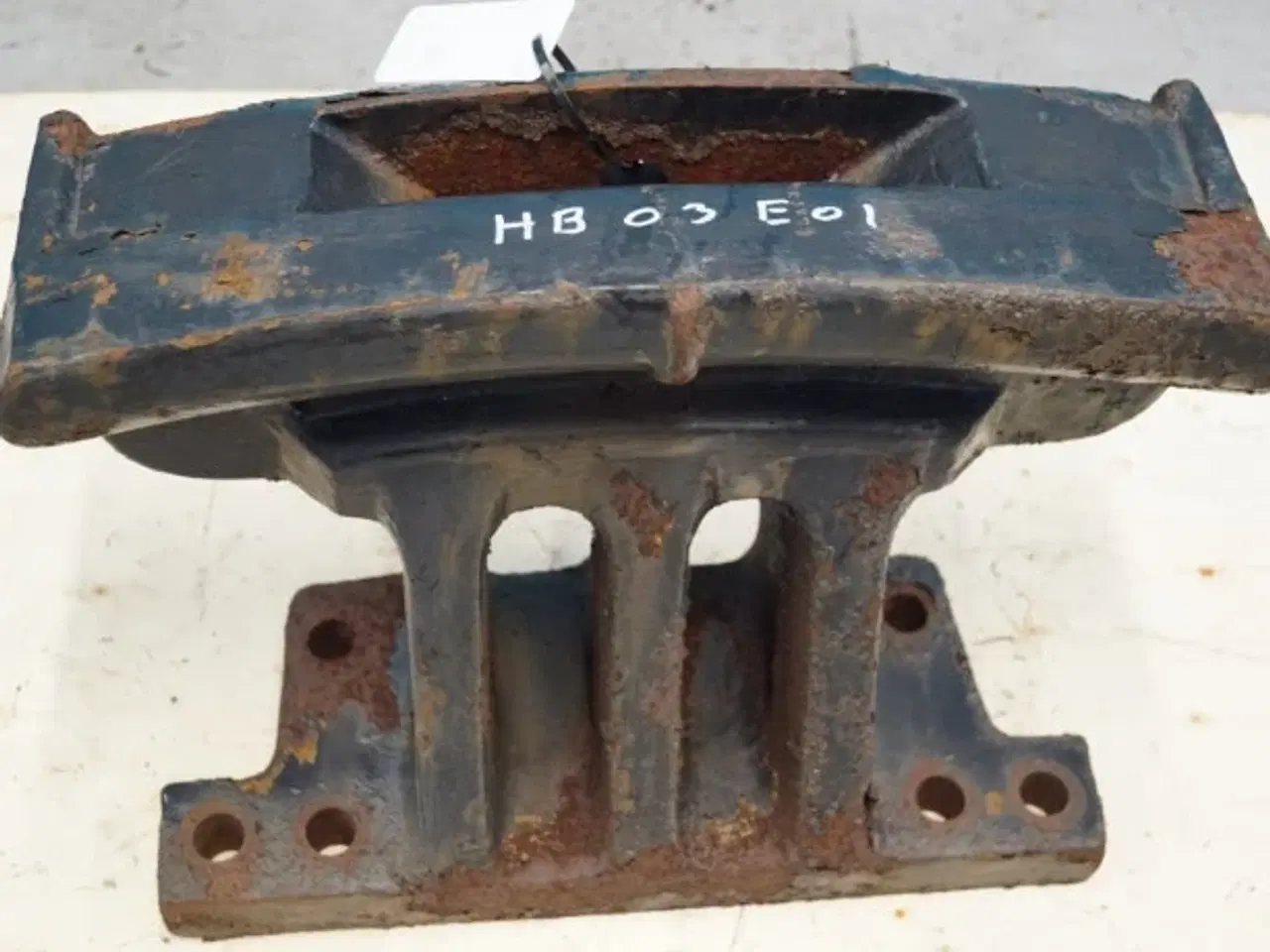 Billede 4 - New Holland TG285 Vægtklods Base 446069A1