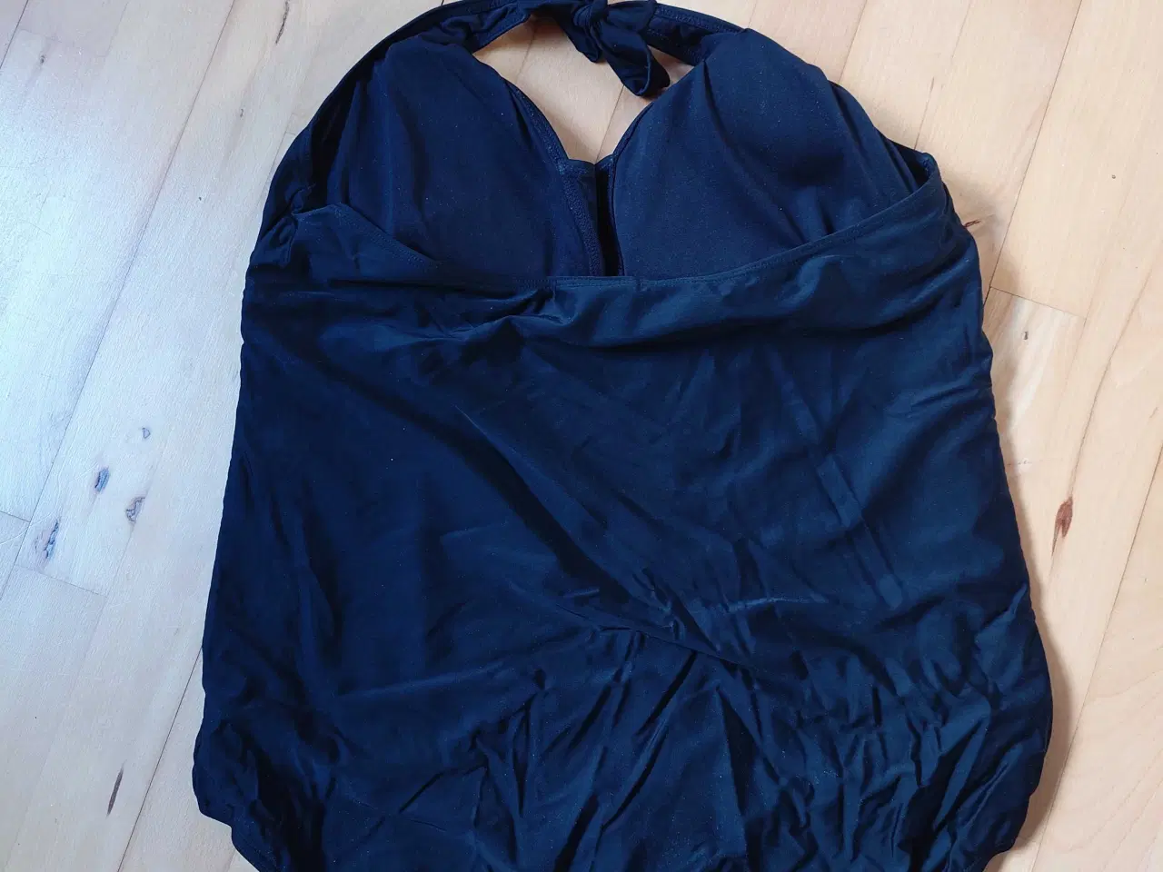 Billede 2 - Lækker badedragt 