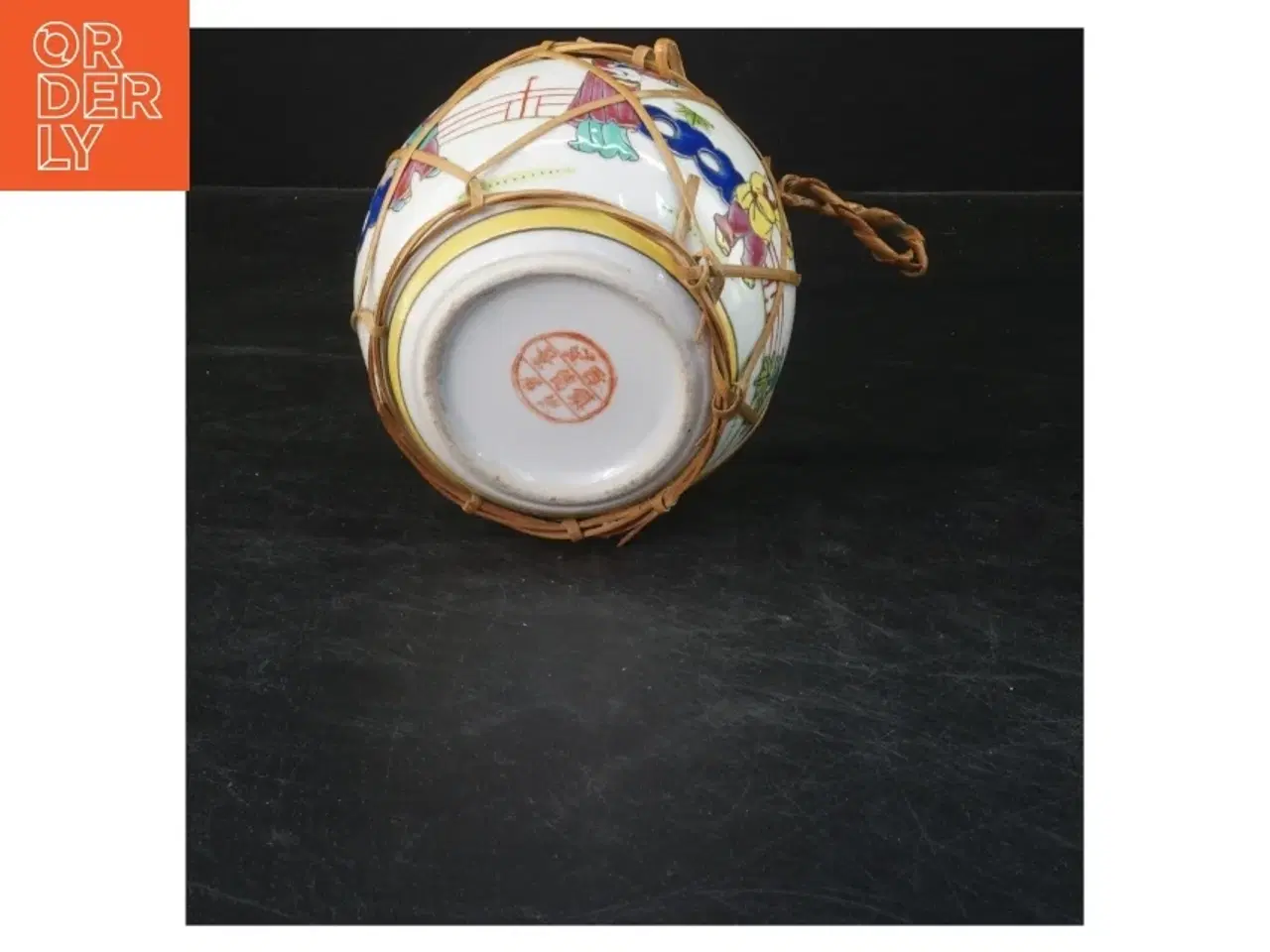 Billede 1 - Dekorativ kinesisk keramikkrukke med bambusdetaljer (str. 10x11 cm)