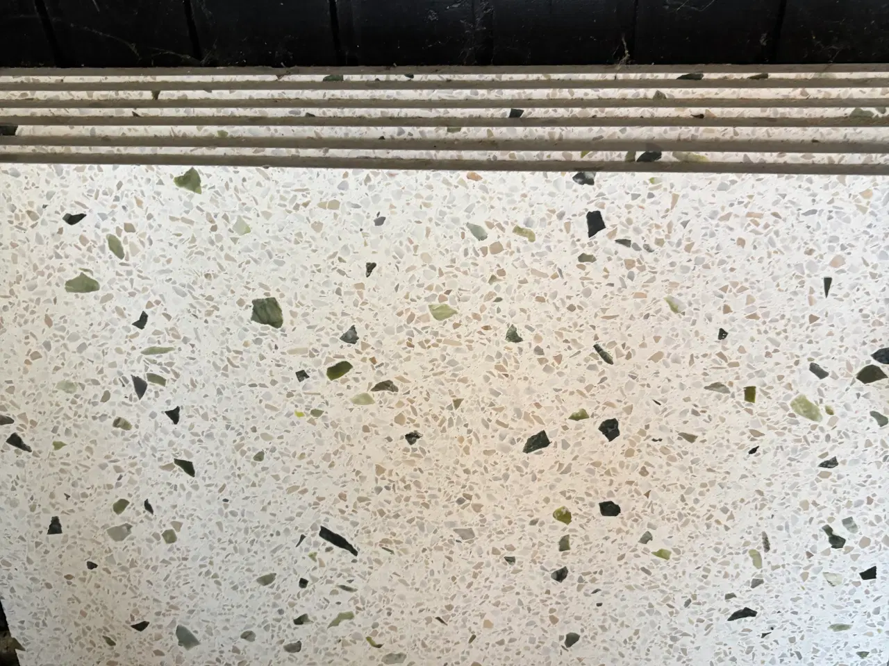 Billede 1 - Terrazzos flise Leaf stk pris