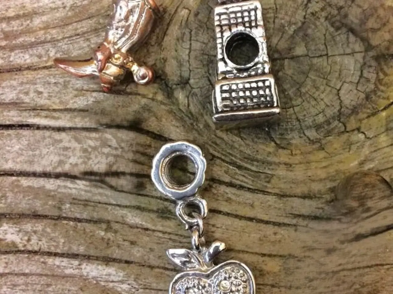 Billede 1 - 3 vedhæng med Western-tema