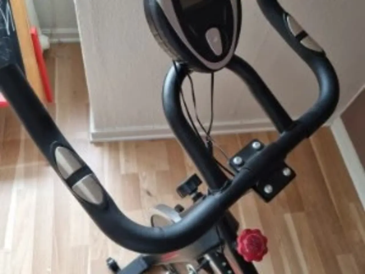 Billede 2 - Motions cykel som ny.