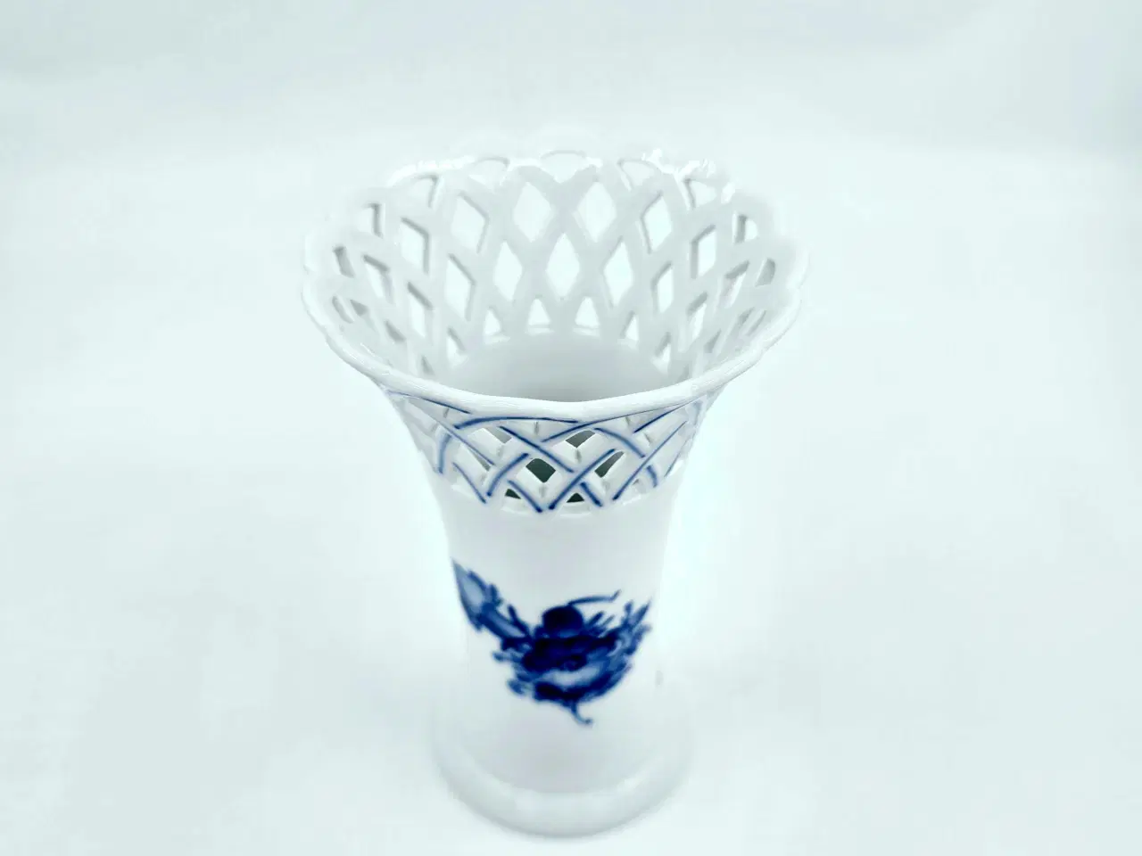 Billede 12 - Royal Copenhagen Blå Blomst Vase med blondekant 