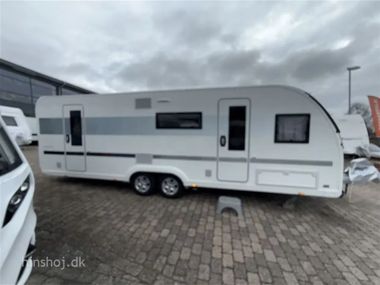 Billede 1 - 2021 - Adria Adora 673 PK Twin   Lækker famillie vogn med  køje med dobbeltseng fra Hinshøj Caravan