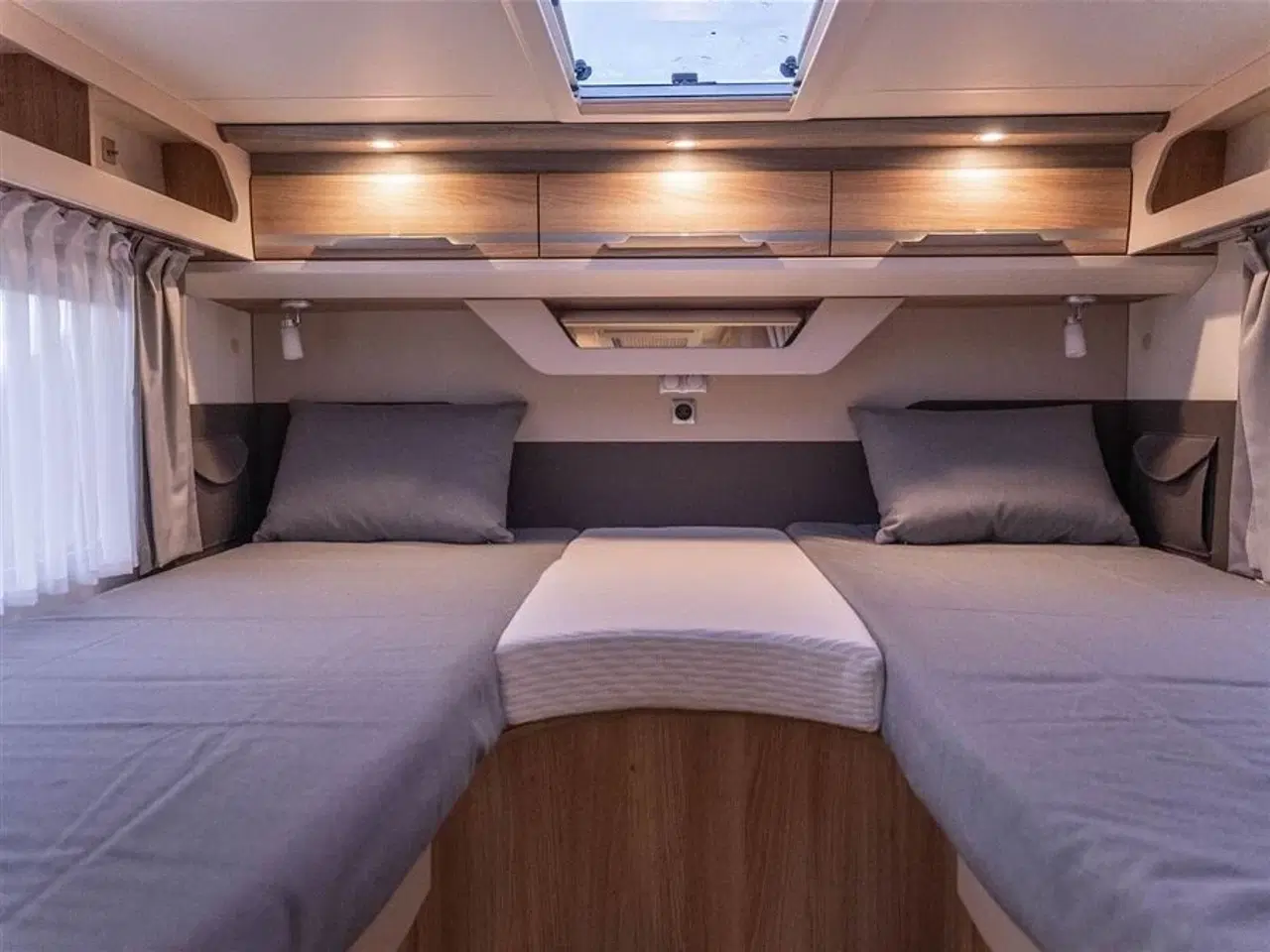 Billede 18 - 2017 - Knaus Sky TI 650 MEG Platinum Selection Automatgear og langsgående senge