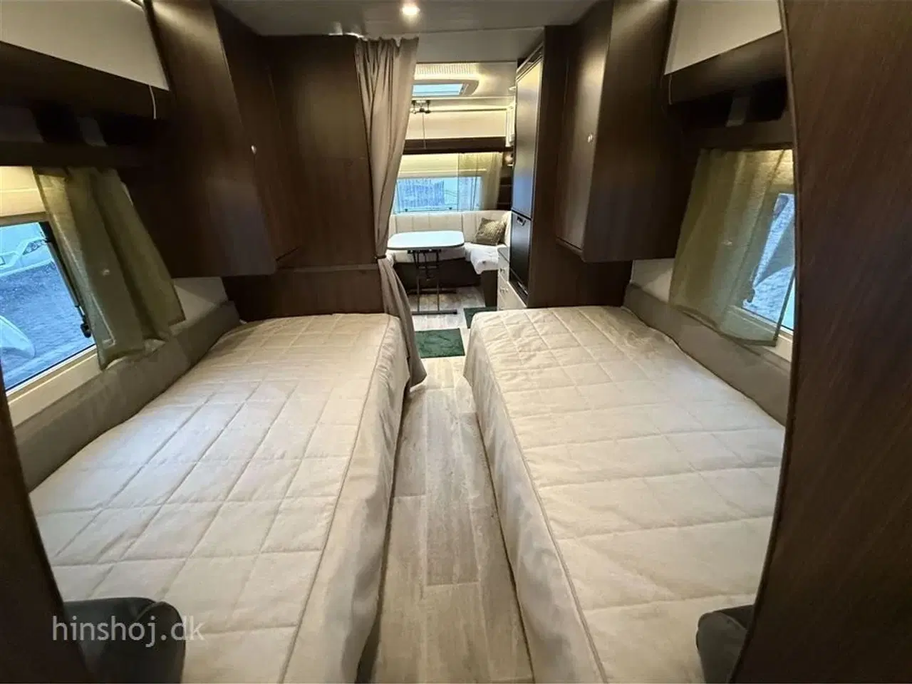 Billede 4 - 2026 - Polar Blueline 590 BS    Polar med enklesenge og stort toiletrum fra Hinshøj Caravan