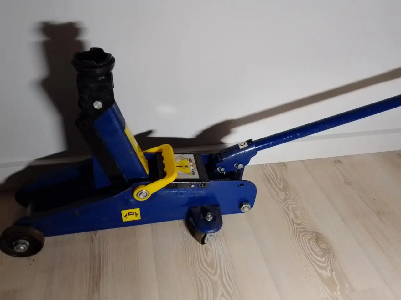 Billede 3 - Hydraulisk donkraft 2 ton – Skift selv dæk og spar