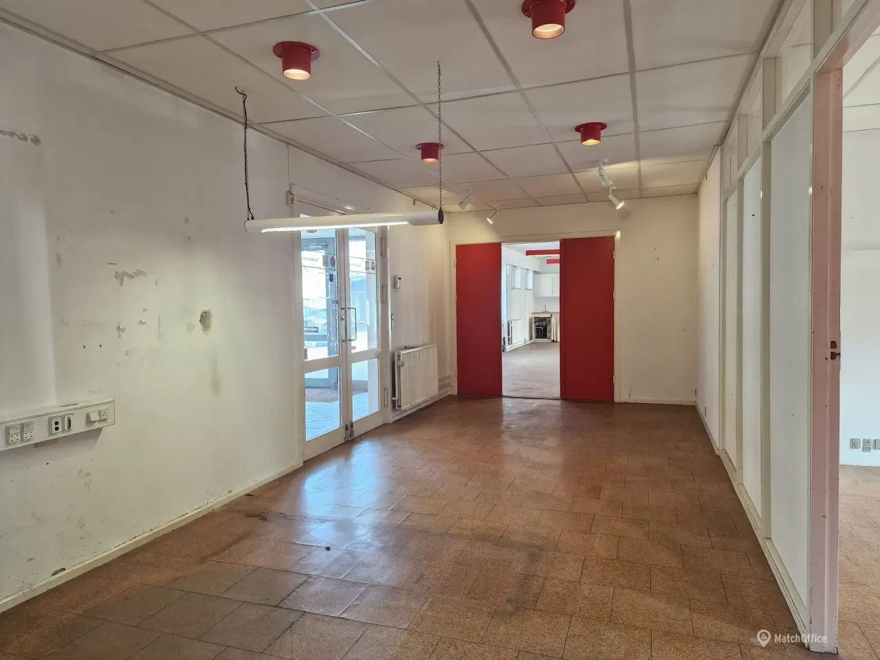 Billede 12 - 3 lejemål til lager. showroom, behandling, kontor m.m. Biladgang til lager –Skiltemulighed mod Grønnevej