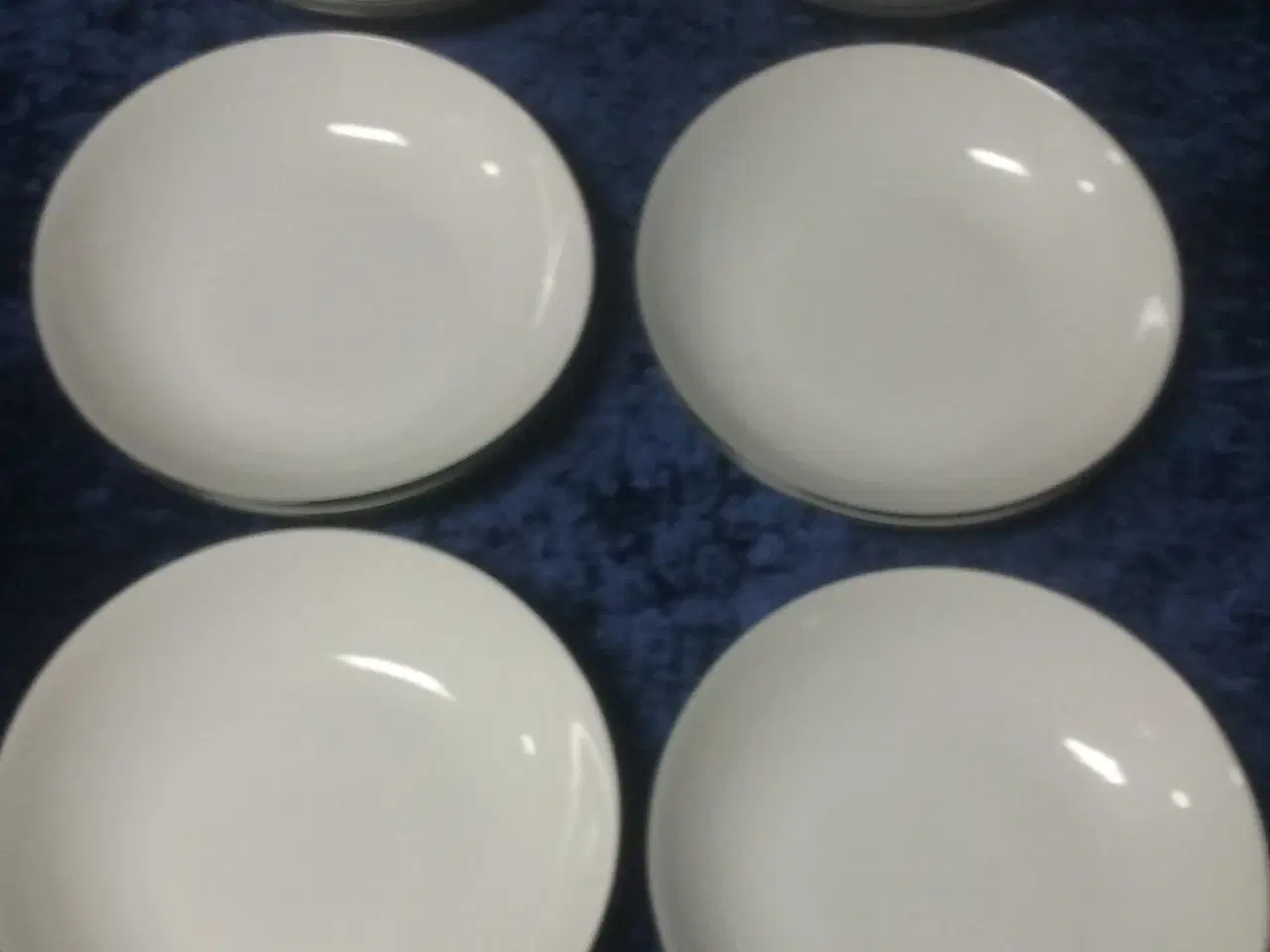 Billede 3 - Sort Atelier 12 suppe / dybe tallerkener som nye