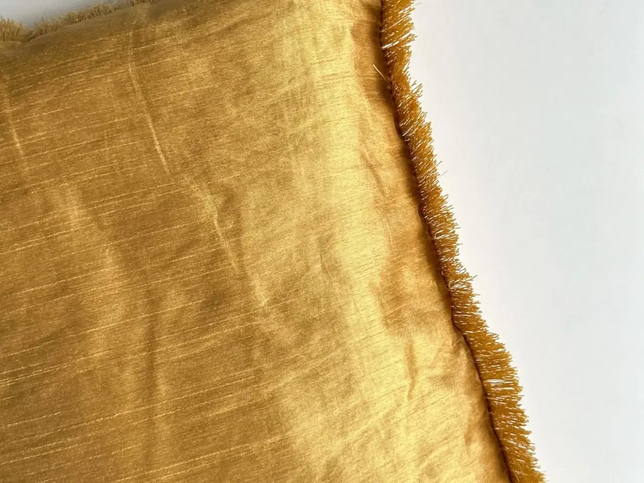 Billede 3 - Pyntepude, gyldenbrun m frynser