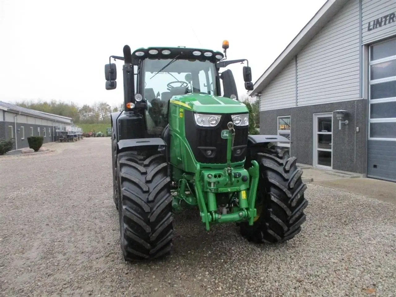 Billede 18 - John Deere 6230R med Command pro kørehåndtag.