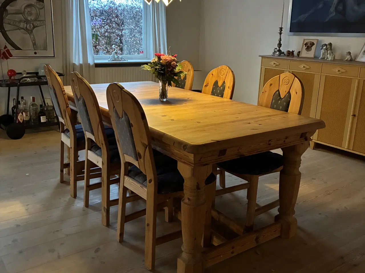 Billede 1 - Velholdt solidt spisebord