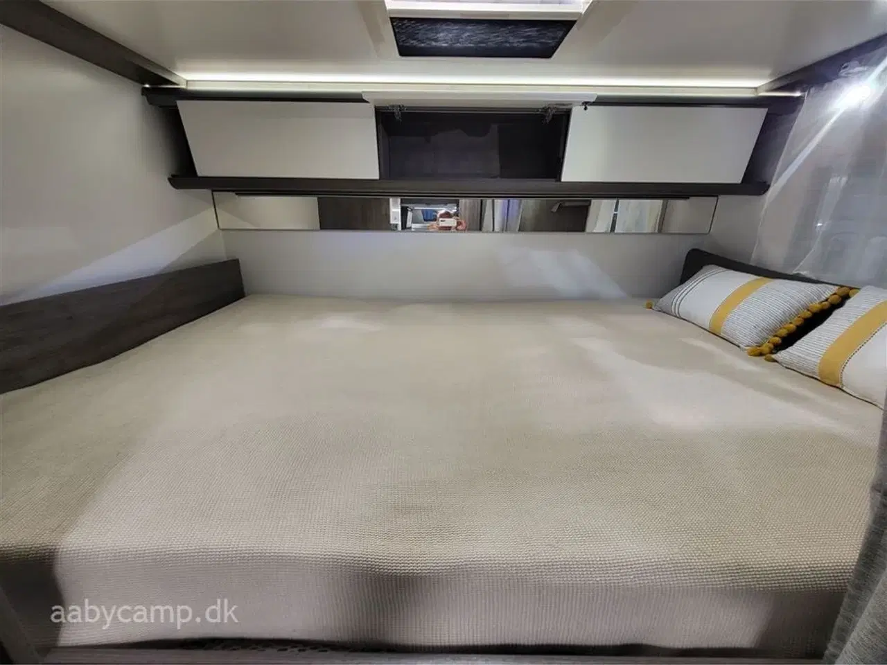 Billede 21 - 2025 - Benimar Tessoro 444   Rummelig top udstyret Camper