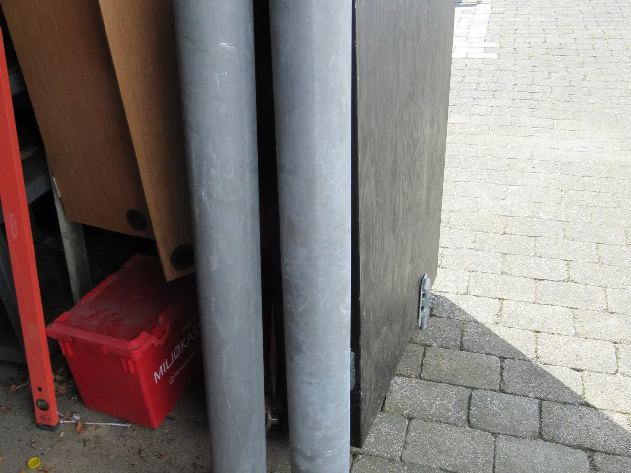 Billede 3 - Jernstolper til indkørsel.
