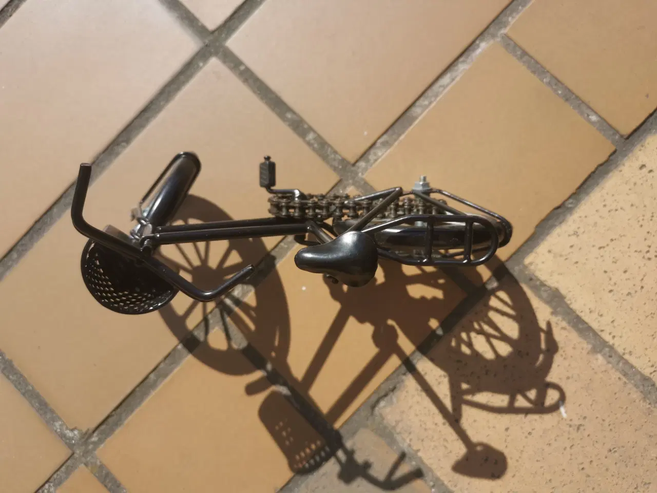 Billede 4 - Lille pynte Cykel med kæde osv