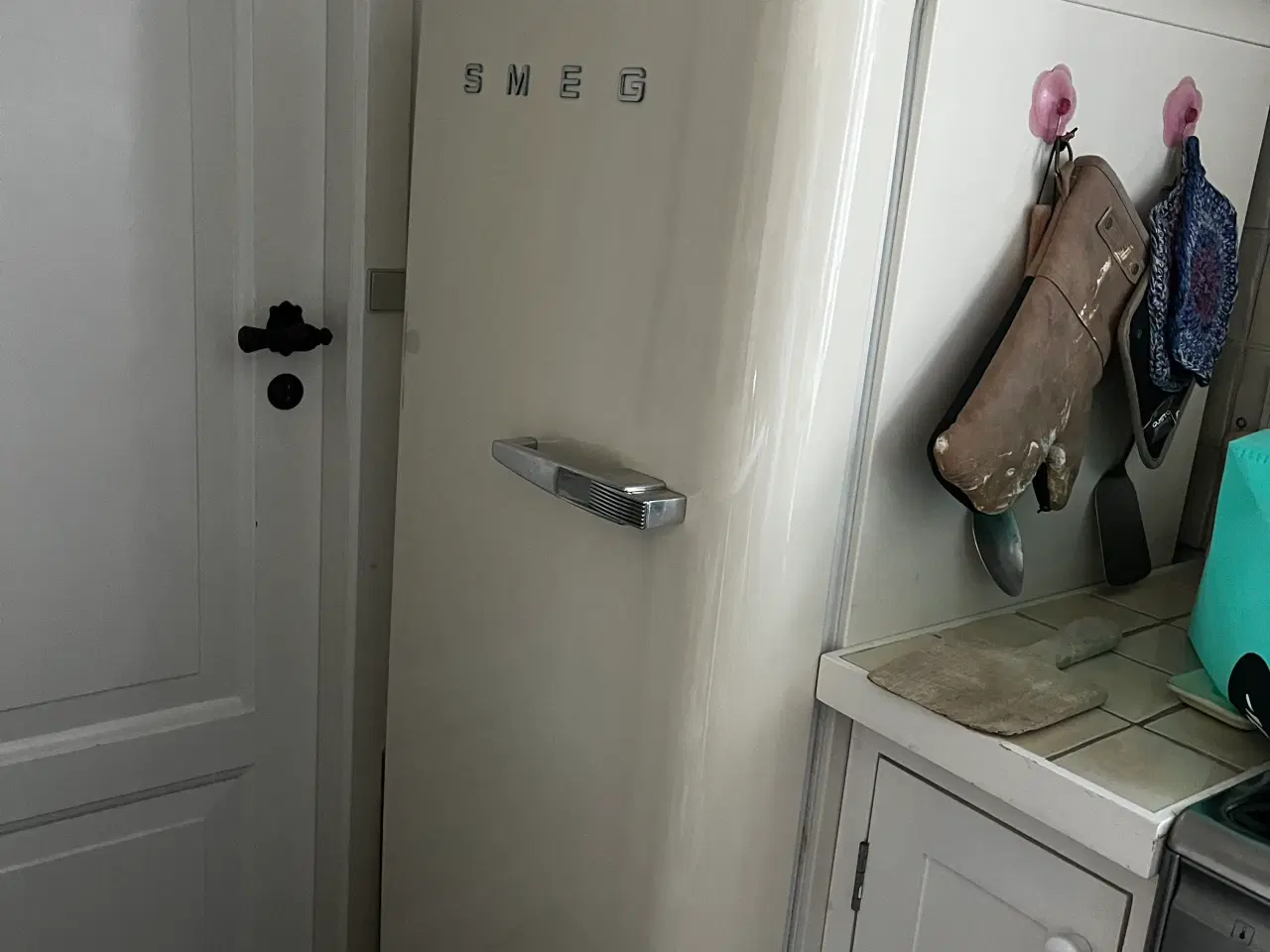 Billede 1 - Smeg køleskab med fryseboks og vinhylde