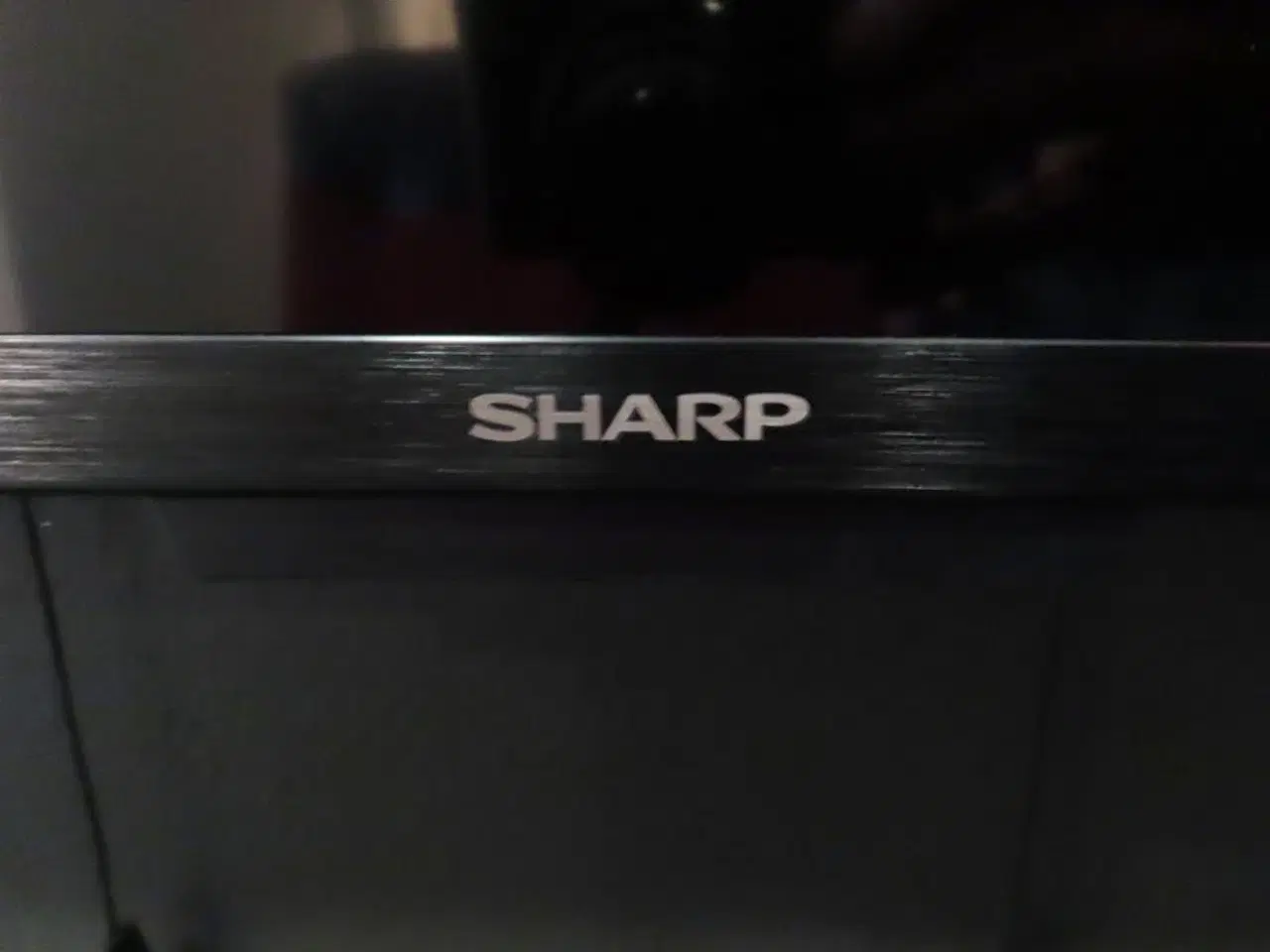 Billede 3 - 48" SMART TV, SHARP AQUOS med fjernbetjening og vægbeslag