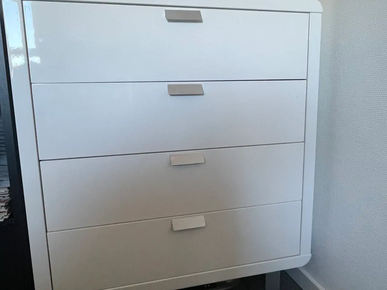 Billede 1 - Kommode m.4 skuffer hvid højglans