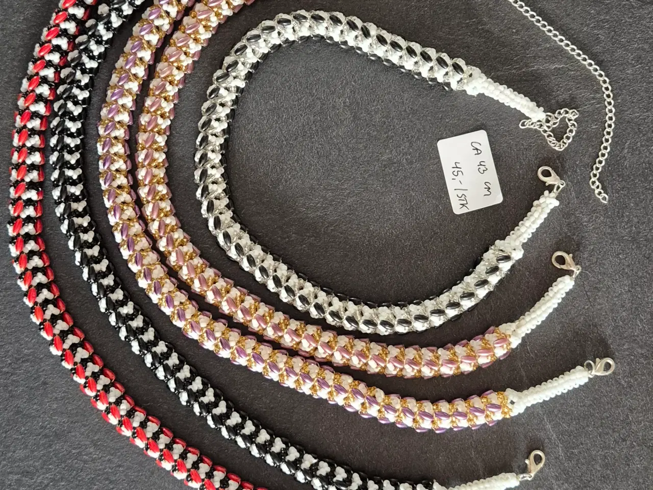 Billede 3 - Perlekæder og armbånd i små perler 