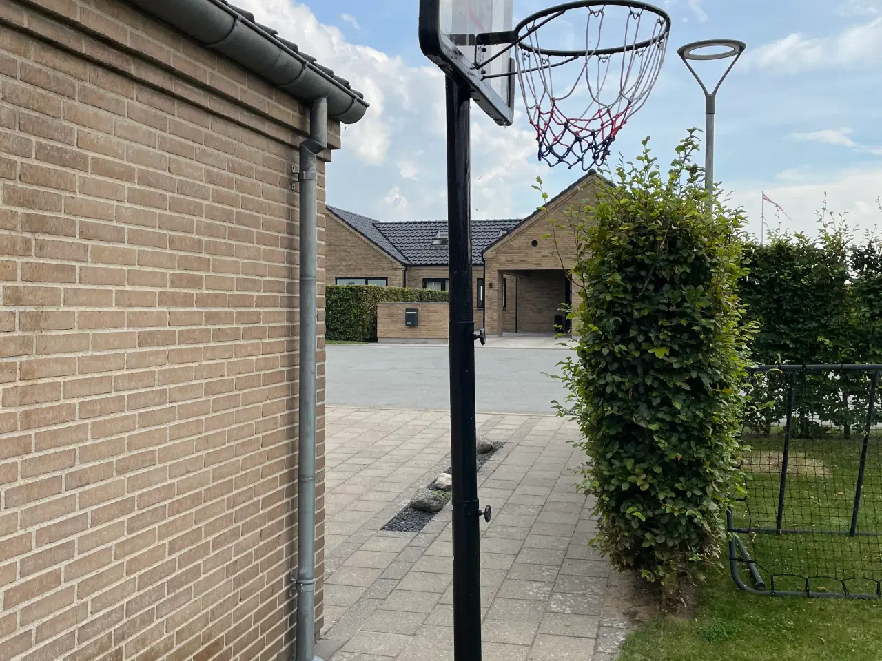 Billede 2 - Basketball kurv m/ stander