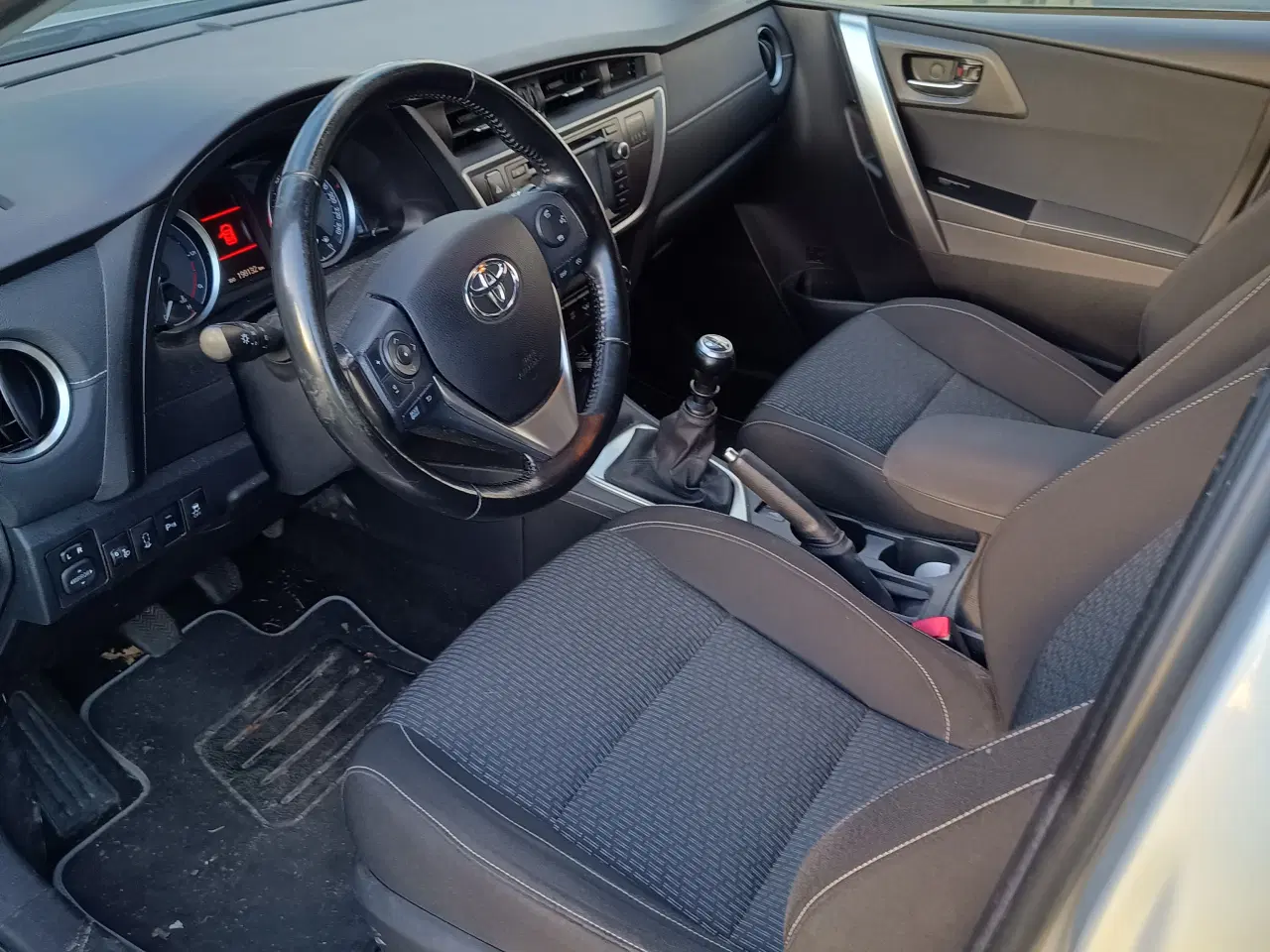 Billede 2 - Toyota auris stc 2.0 årg 2015