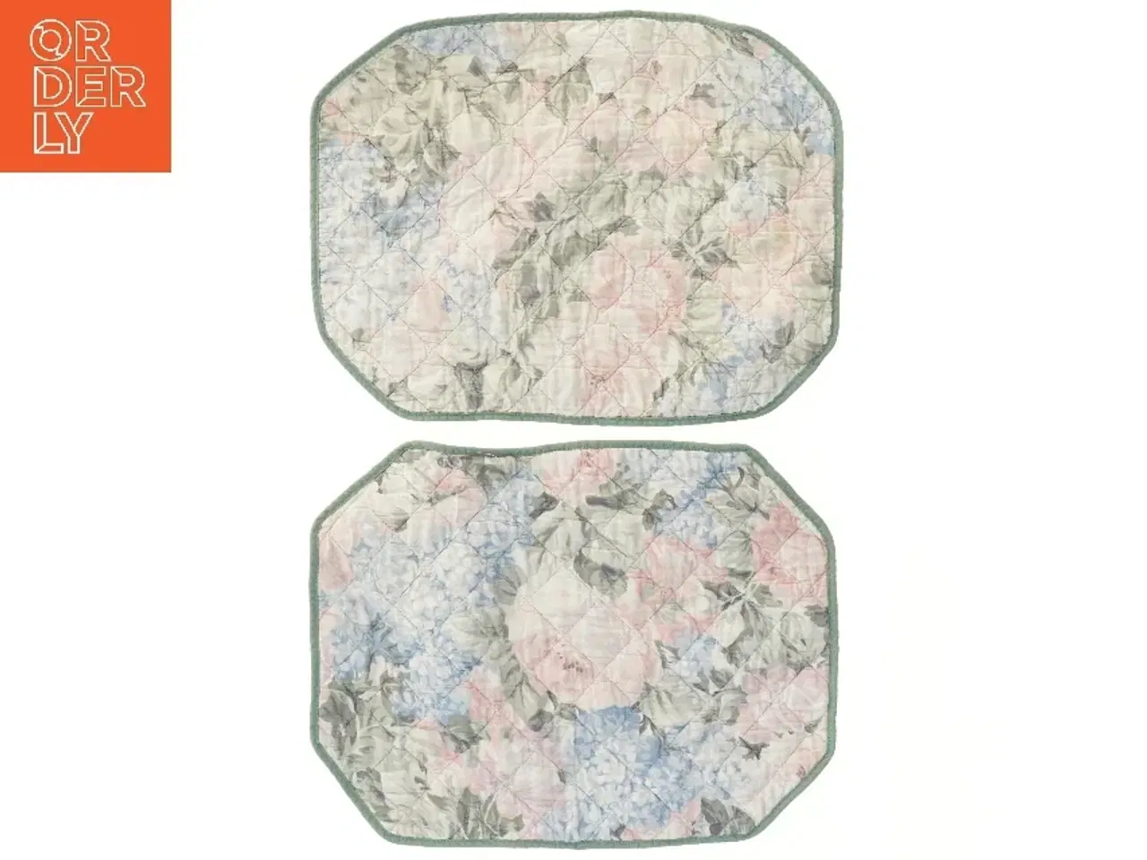 Billede 1 - Blomstret dækkeservietter (str. 30x40 cm)