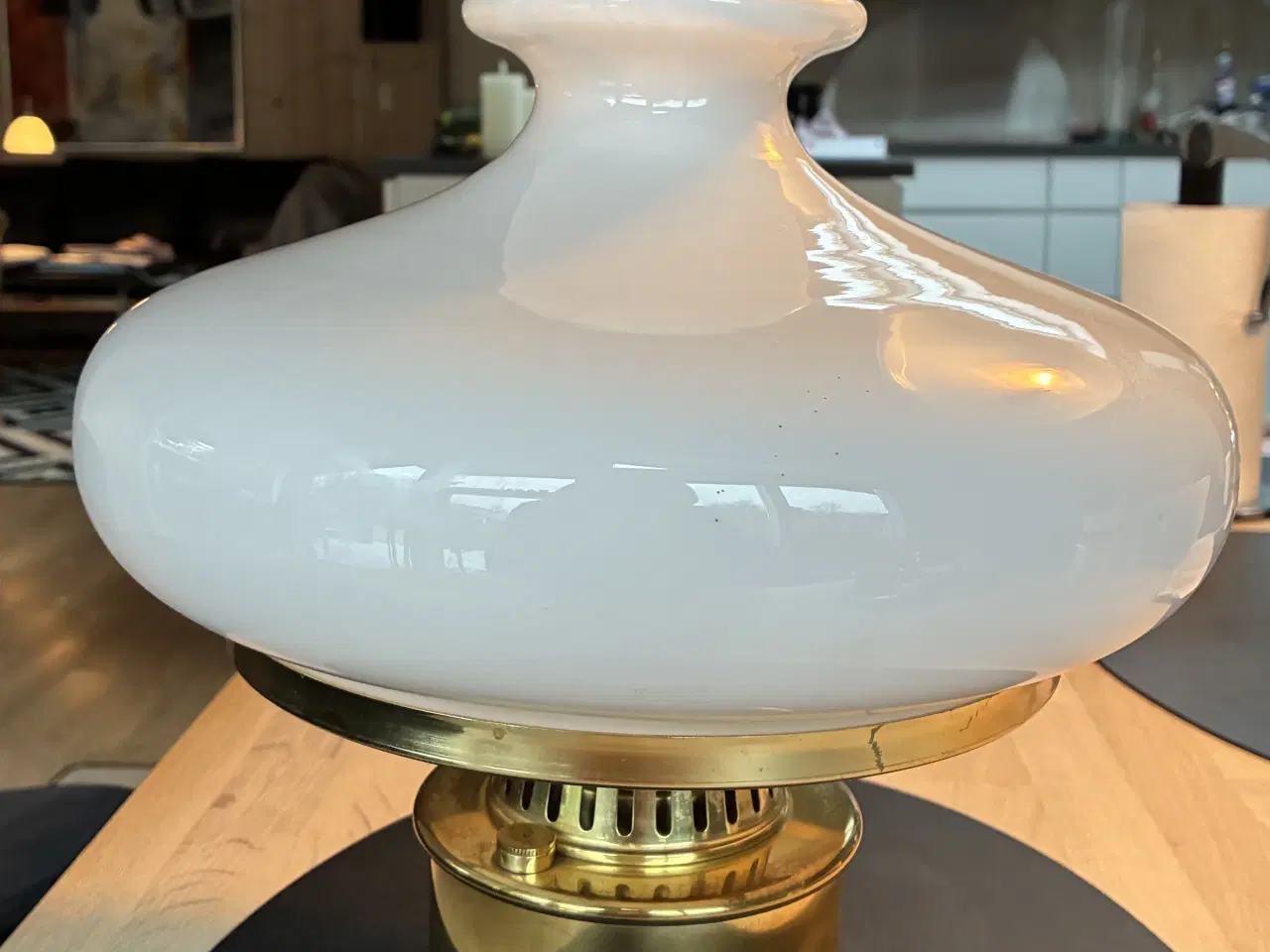 Billede 1 - Messing olielampe, Holmegård glasskærm