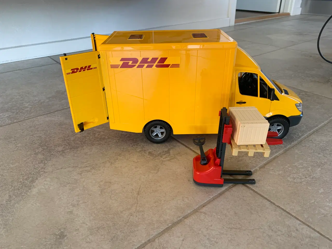 Billede 2 - Bruder DHL transporter 