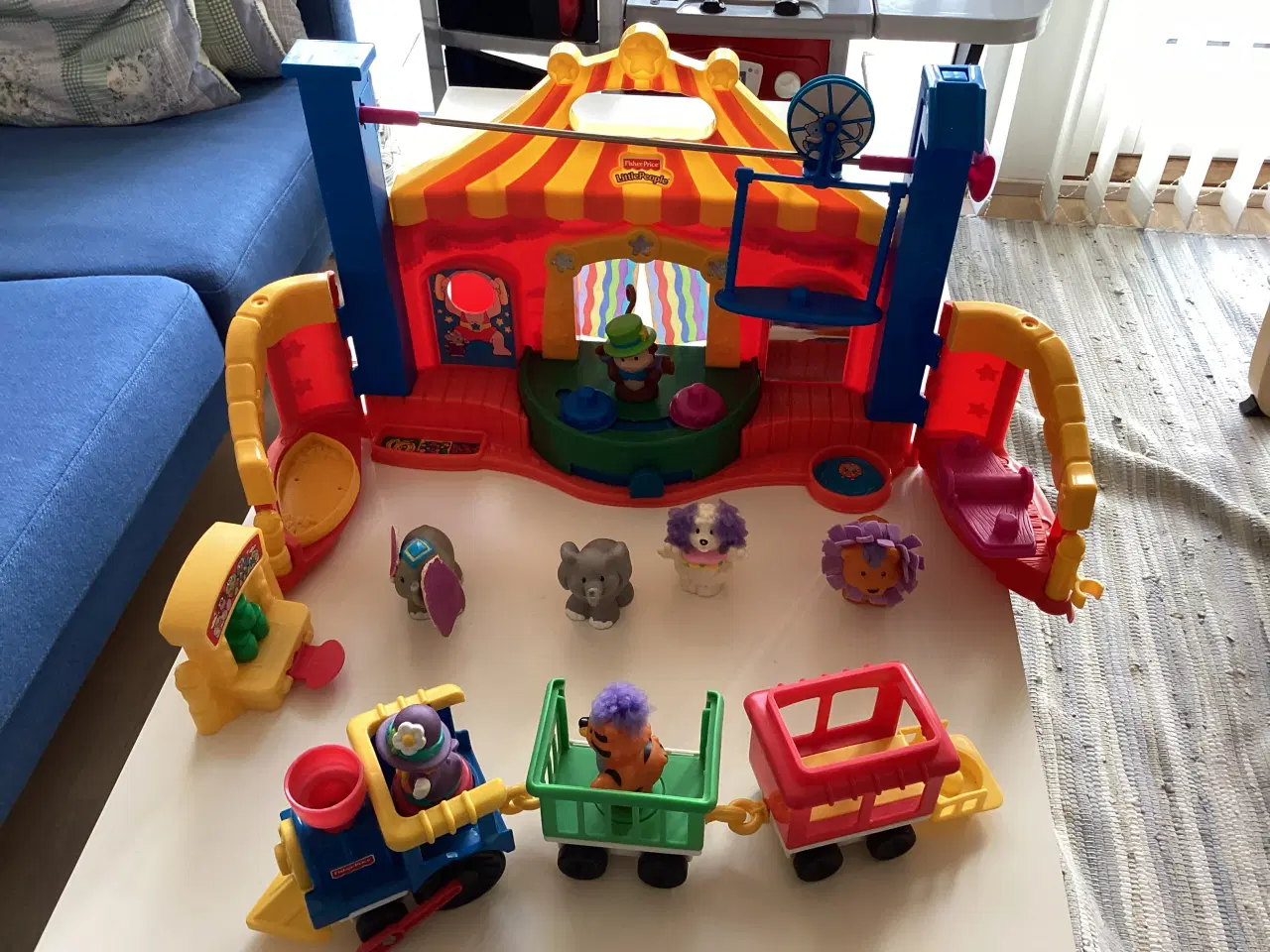 Billede 2 - Kvalitets legetøj fra FISHER PRICE Little People