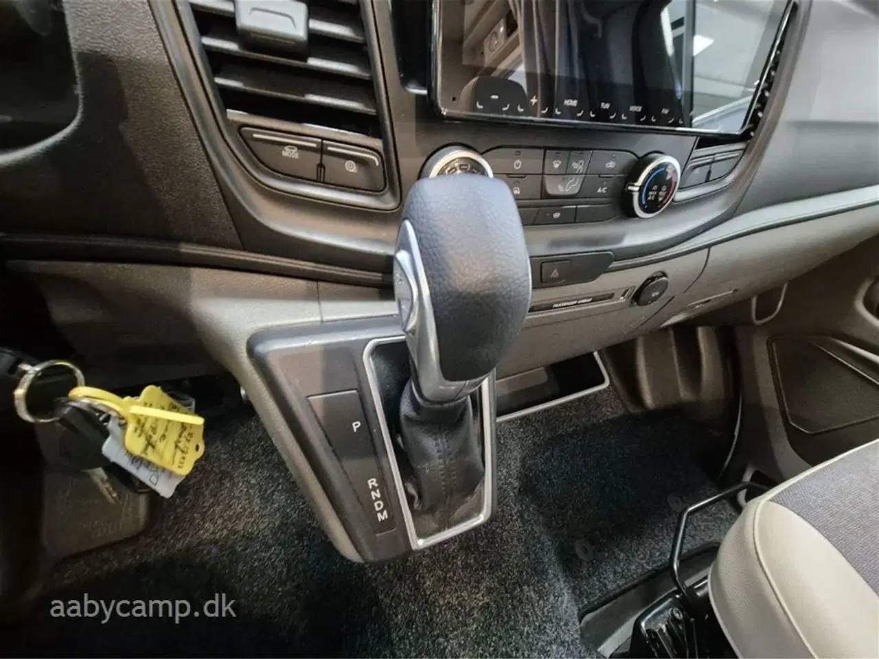 Billede 7 - 2023 - Bürstner Lineo T690 G   Automatgear. solcelle. 2x batterier. inverter. maxfann. Fyldegas. kompressor køleskab. Avara alarm system. anhængertræk. elektrisk indgangstrin.