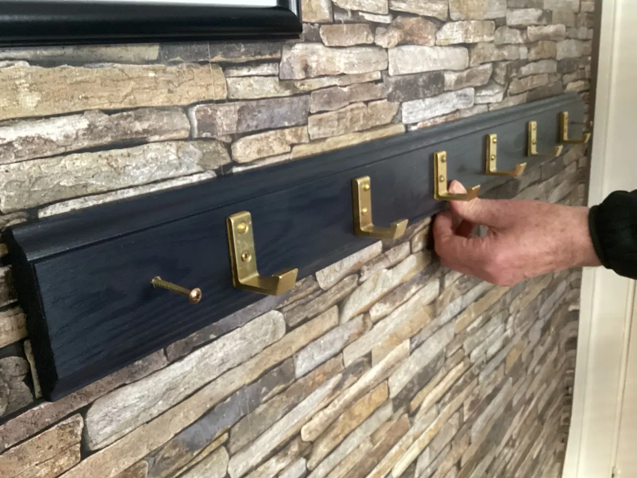 Billede 2 - Knagerække med 6 messingknager