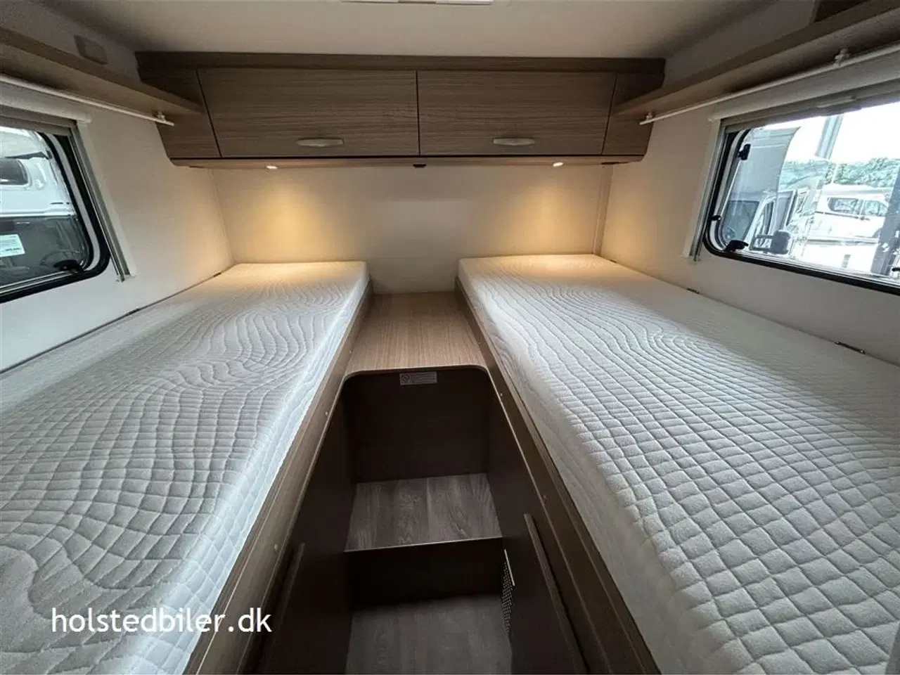 Billede 14 - 2021 - Carado V337   KM 21000 og 2 enkeltsenge.