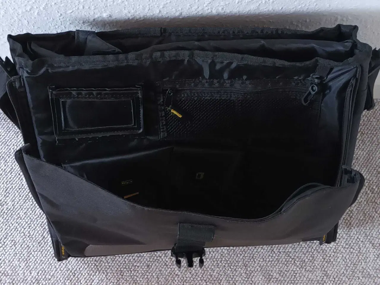 Billede 3 - Skuldertaske til bærbar 
