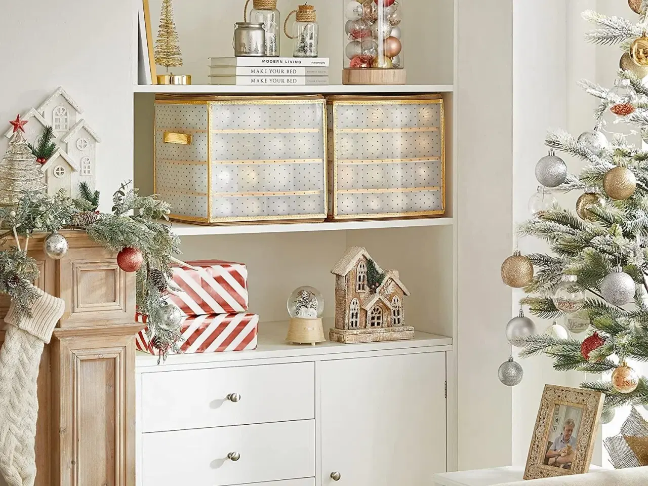 Billede 2 - Julekugle opbevaringsbokse 2 stk., halvtransparente med gulddetaljer, 128 rum, aftagelige rumdelere, RFB029A02