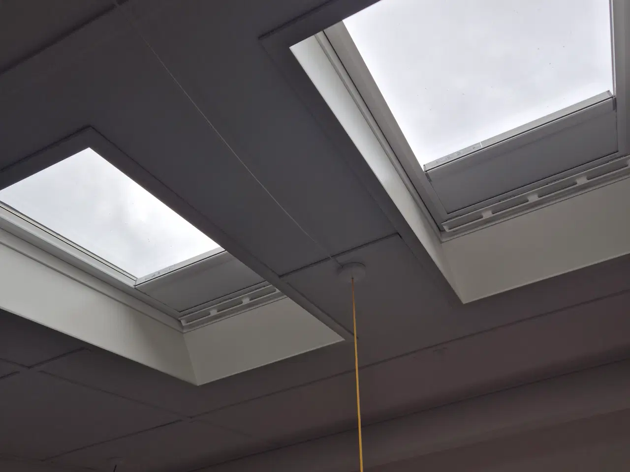 Billede 2 - Velux solcelledrevet mørklægningsgardiner 