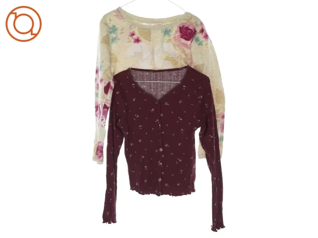 Billede 1 - Bluser med blomsterprint (2 stk) (str. ca. 9/10 år)