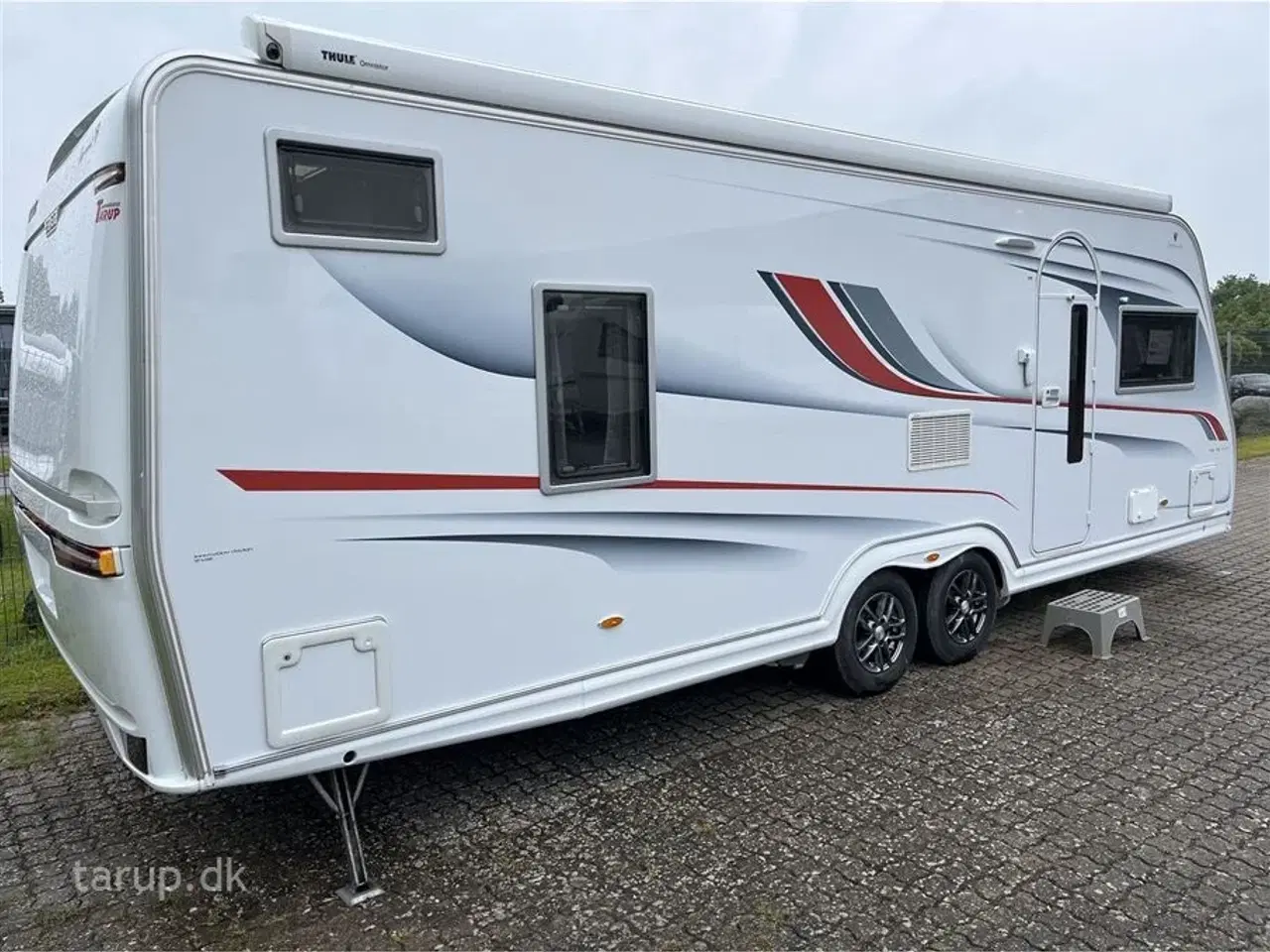 Billede 2 - 2017 - Kabe Imperial 740 TDL-U   Isabella Commodore North inkl CarbonX stel, Thule fast monteret markise, Truma mover x4 motor, Dometic Aircon, Centralstøvsuger, Alde Centralvarme
